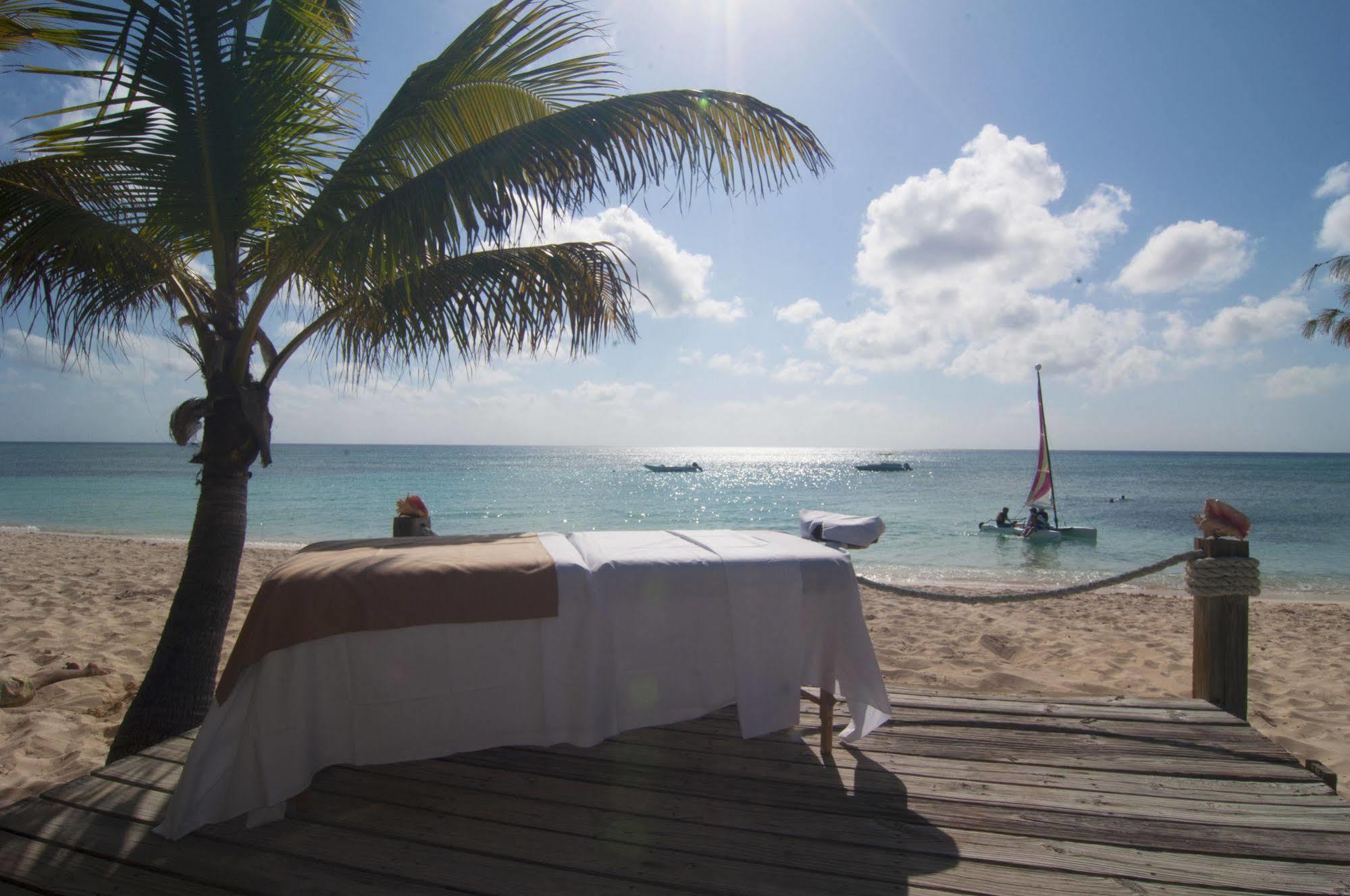 Bohio Dive Resort Cockburn Town Buitenkant foto